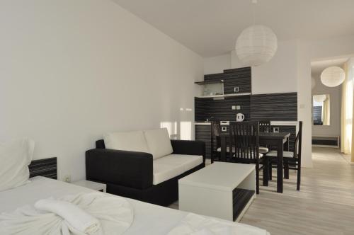 Boutique Suites Rainbow 4 – Sunny Beach, WY