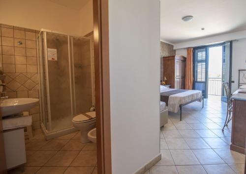 Triple Room with Balcony image 6
