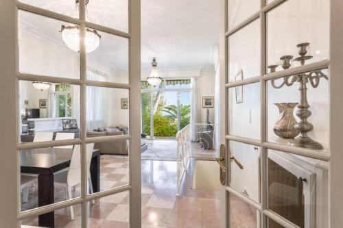 Villa avec une piscine au début du Cap d'Antibes gîte à louer Juan-les-Pins