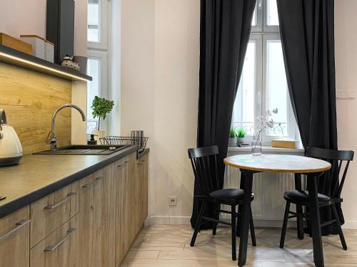 Beautiful studio for couples with Air Conditioning - Old Town & Main station Room Type - Studio