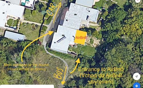 Krásný apartmán u lesa, trolejbus do centra a BVV, parkování zdarma (Krasny apartman u lesa, trolejbus do centra a BVV, parkovani zdarma) in โคฮูโตวิเซ