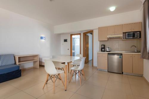 One-Bedroom Apartment image 5