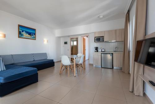 Aegean Blu Hotel & Apartments - image 14
