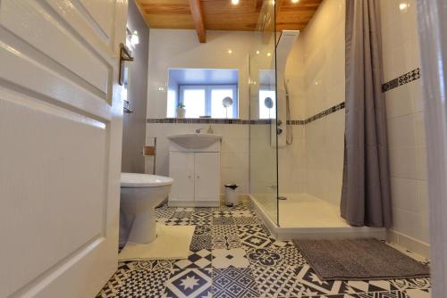 浴室, Chez Pique-Fesse Chambre d'hote in 阿瓦艾伊利穆濟納