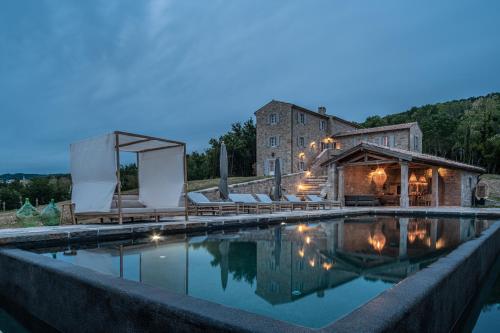 Luxury estate with 6 hectares land near hilltop town Motovun