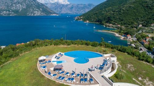 Tuvākā izklaides vieta, Lavender Bay Apartment D9 in Donji Morinj