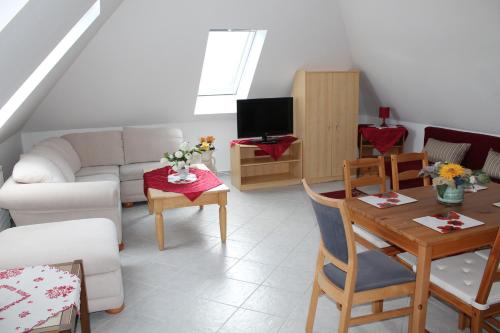 Közös társalgó / TV, Erzsébet Vendégház (Erzsebet Vendeghaz) in Csesznek