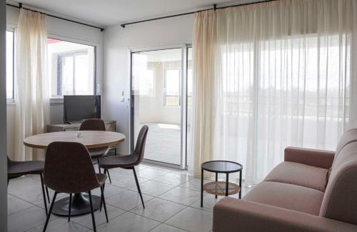 One-Bedroom Apartment with Terrace and Loggia (4 People) - Golf and Pond View