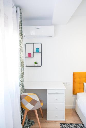 Laura Apartment Campanar - Tap to explore photos