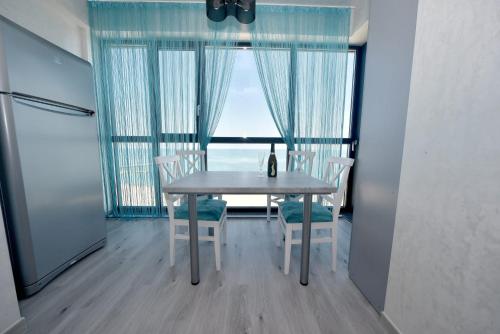 Turquoise by the sea, Konstanca (zdjęcie 2)