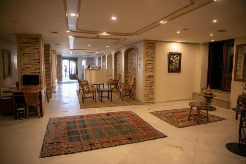 Hali Hotel - image 2