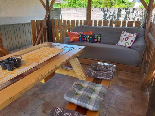 Otello Nyaralo in โปรอสซโล่