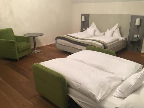 3 bedrooms, 4 beds