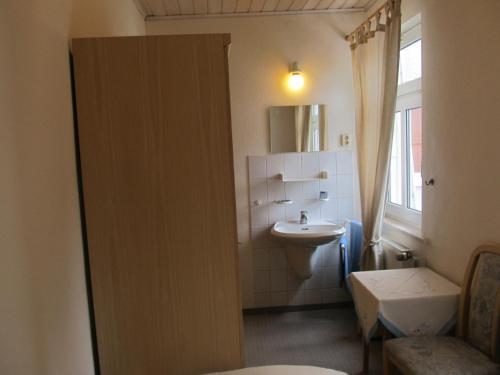 Large Family Room (6 Adults)