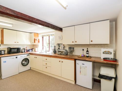 Lawn Farm Cottage - image 8