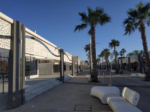 Surrounding environment, Appartement, vue sur mer, acces direct plage, piscine in Vias