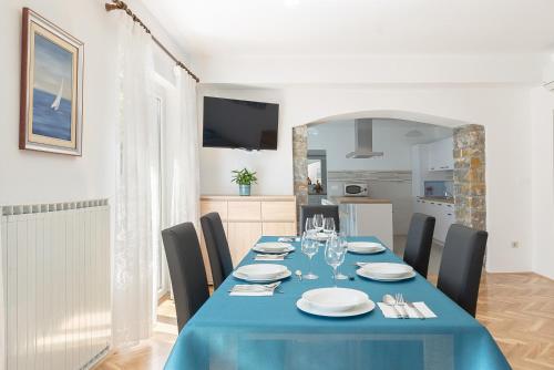 Iekārtas, Apartma Sabina in Pobegi