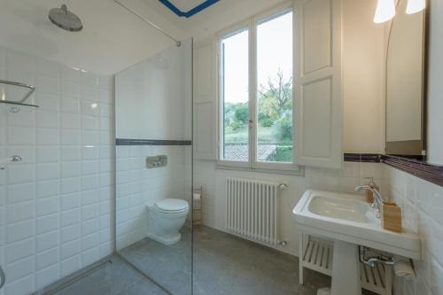 4bdrm elegant apartm in Private Estate, shared Swimmingpool, Maze Garden, Florence (photo 2)