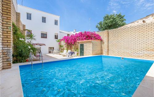 Beautiful home in Sevilla with Outdoor swimming pool and 5 Bedrooms gîte à louer Navarredonda