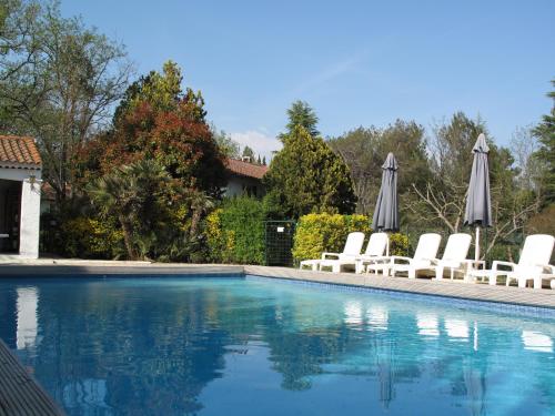 Residence Miro, gites climatises avec piscine et tennis