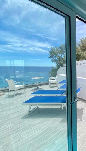 Junior Suite with Terrace and Sea View image 10