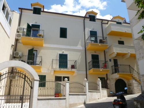 Apartments Zo, Ferienwohnung in Makarska