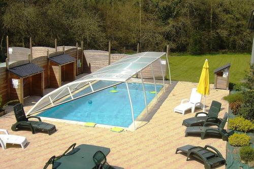 grande maison 10 personnes piscine privée, chauffée acces handicapé gîte à louer Mûr-de-Bretagne