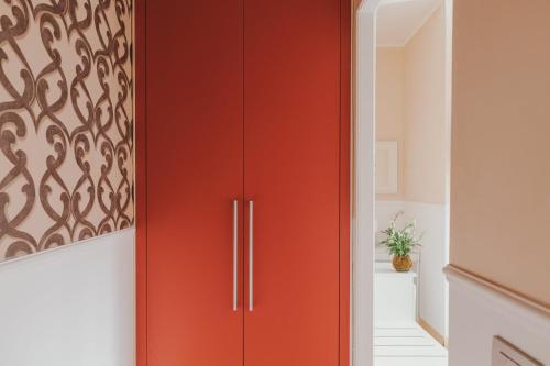 Double Room with Balcony image 7