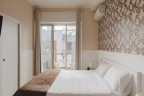 Double Room with Balcony image 10
