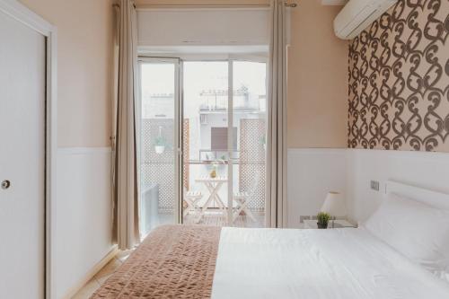 Double Room with Balcony image 2