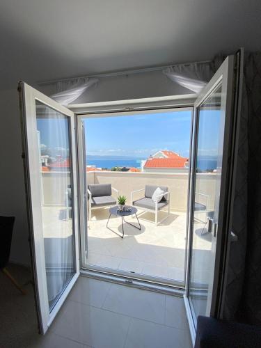 One-Bedroom Apartment image 3
