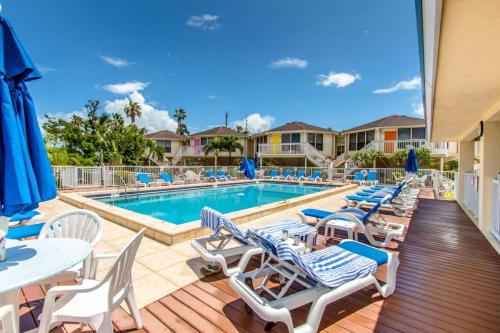 Salty Dog efficiency size condo with shared pool & dockage - image 5