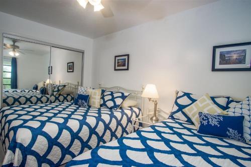 Sun Kissed Keys 2bed/2.5bath condo with shared pool - image 9