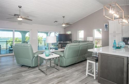 Ocean's Paradise 4bed/3bath open water views with private pool hot tub & dockage - image 8
