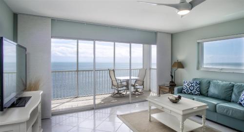 Million Dollar View - 2bed/2bath condo with open water views & pool - image 7