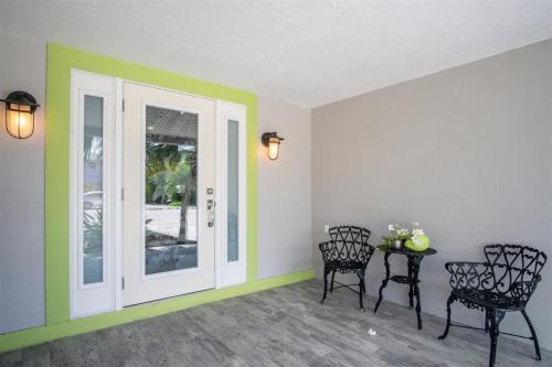Chardonnay Day 4bed 3bath with dockage private pool and Cabana Club access - image 3