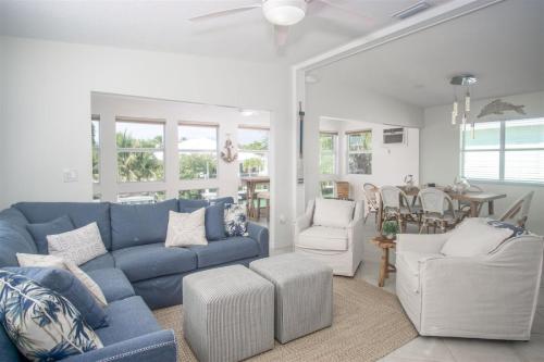 Angler`s Retreat 3bed 2bath updated single family with dockage - image 4