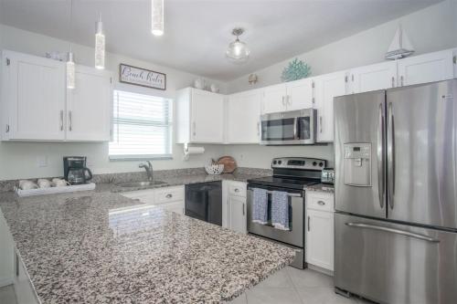 Angler`s Retreat 3bed 2bath updated single family with dockage - image 6