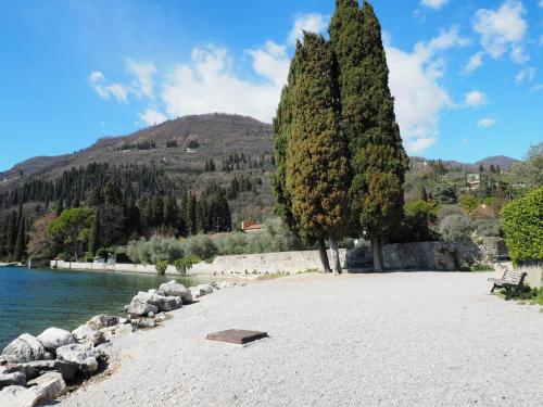 La Casa dell' ARTISTA sulle COLLINE di SALO
