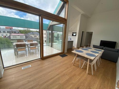 Luxurious Penthouse in Luxembourg City. Large Terrace and Free Parking. 5 min walk to the tram at Kirchberg. Close to Auchan and restaurant. - Apartment - Luxembourg