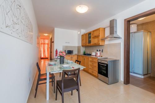 Penthouse with seaview terrace, St Paul's Bay (foto 6)