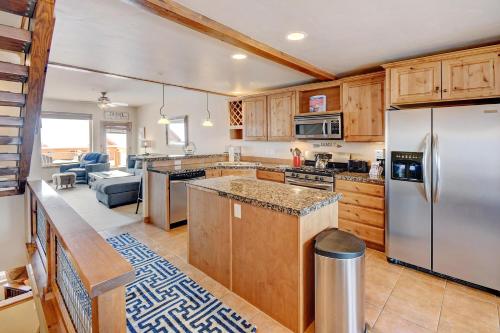 Luxury Villa #F7 Near Resort With Private Hot Tub - FREE Activities & Equipment Rentals Daily - image 5