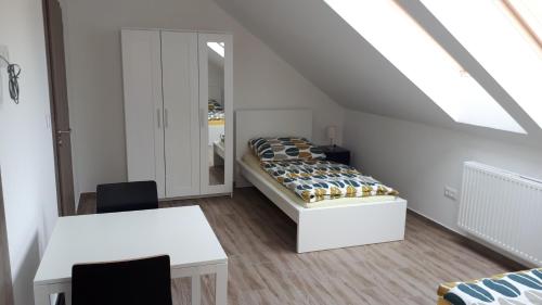 2 twin beds