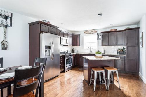“Hygge” 3BDR townhouse, Close to beach, park & wineries! detail
