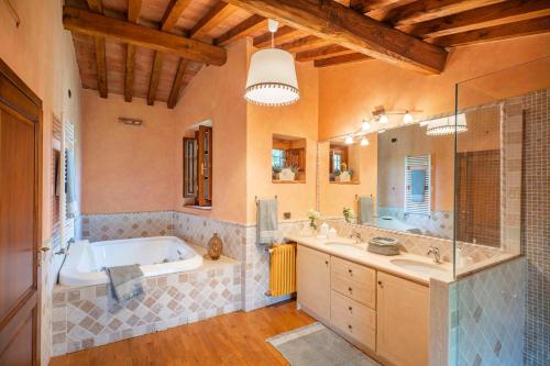 Casa Loretta, luxury villa with pool and hydro