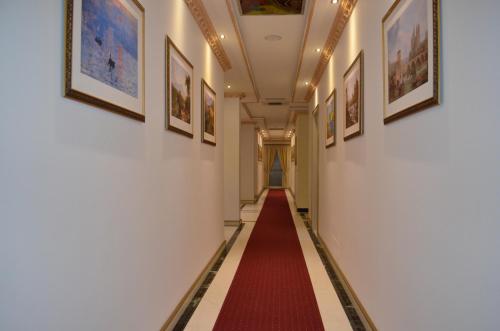 ล็อบบี้, Hotel Mustang in คอมบินัต