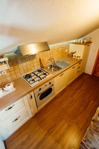 Konyha, Kmečka hiša Bahor (Kmecka hisa Bahor) in Dolenjske Toplice