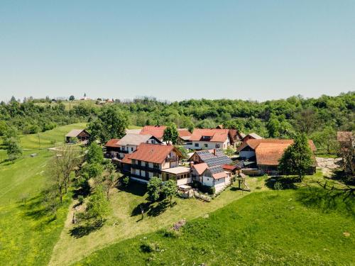 A szálláshely kívülről, Kmečka hiša Bahor (Kmecka hisa Bahor) in Dolenjske Toplice