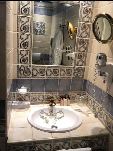 Hotel Homs - image 7
