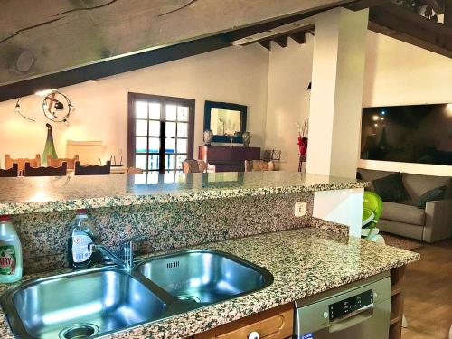 مطبخ, Cases de Canillo-Casa Sant Joan de Caselles HUT1-7955 in Prats